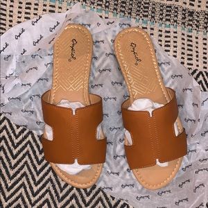 Flat Slip On